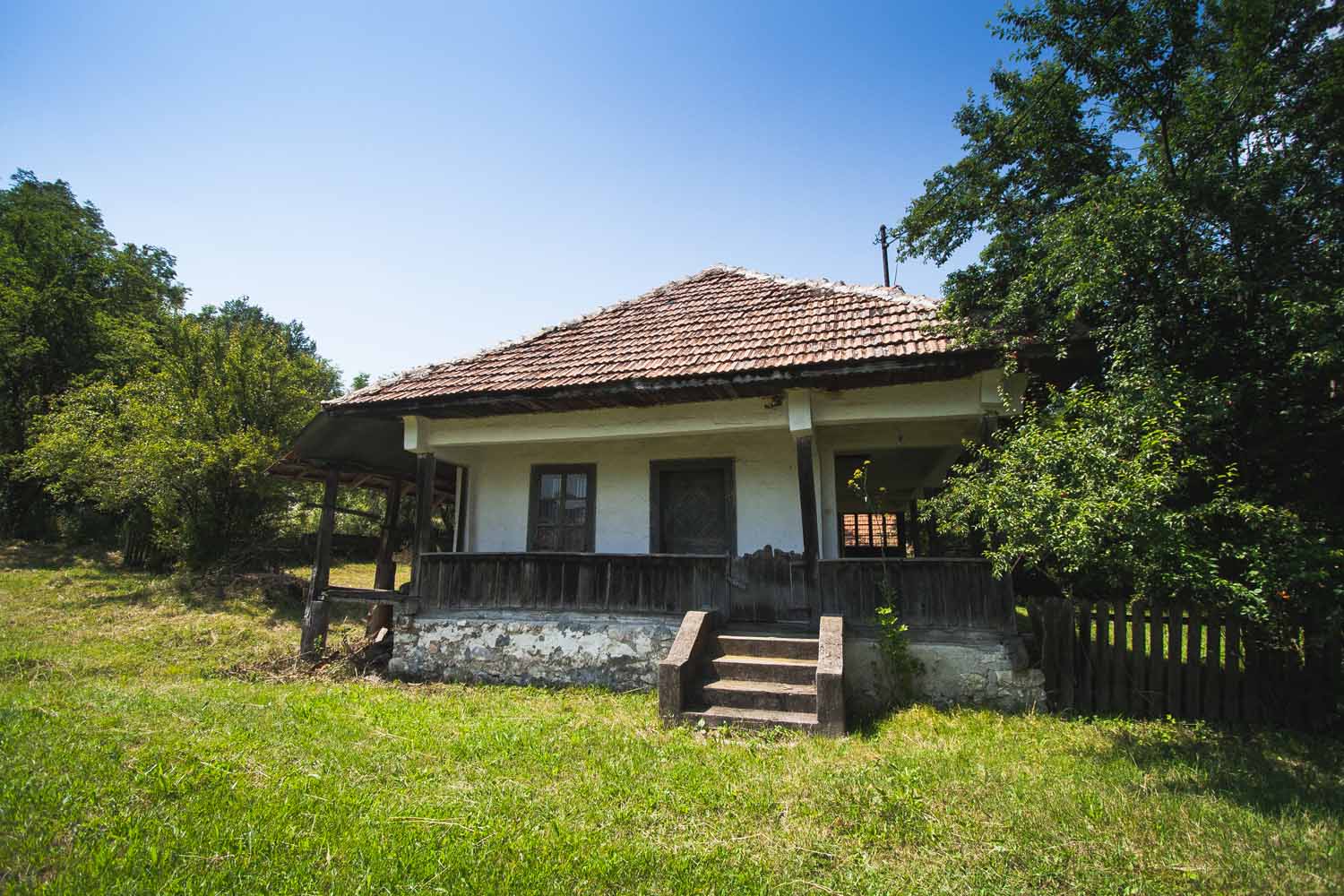Casa sec. XIX -lea a familiei Bădescu, sat Cerna-Vârf, comuna Isverna
